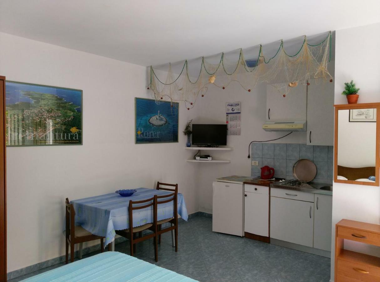 Vila Milla Premantura Exterior photo